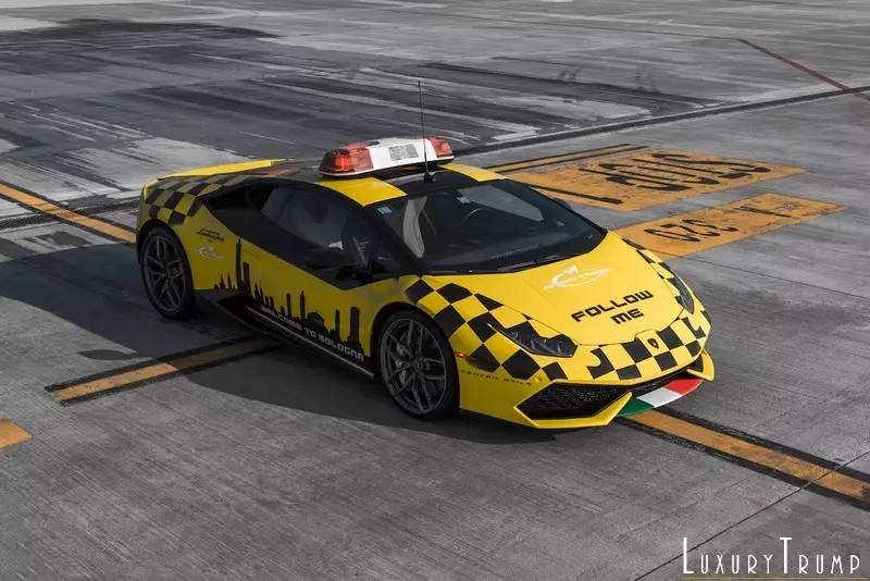 意大利人民城会玩，*博兰**基尼当机场地勤车