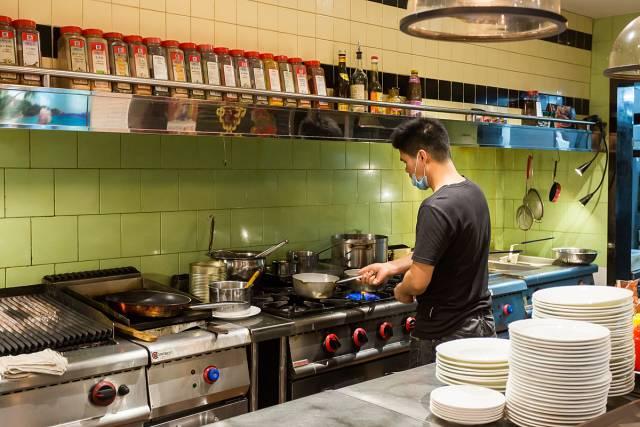 它要做江南西的兰桂坊！凌晨4点，还有很多人不肯回家……