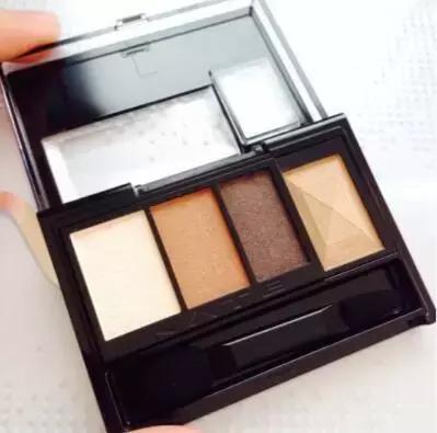 初学者化妆需要哪些东西和步骤呢 (初学化妆怎么选产品需要注意什么)