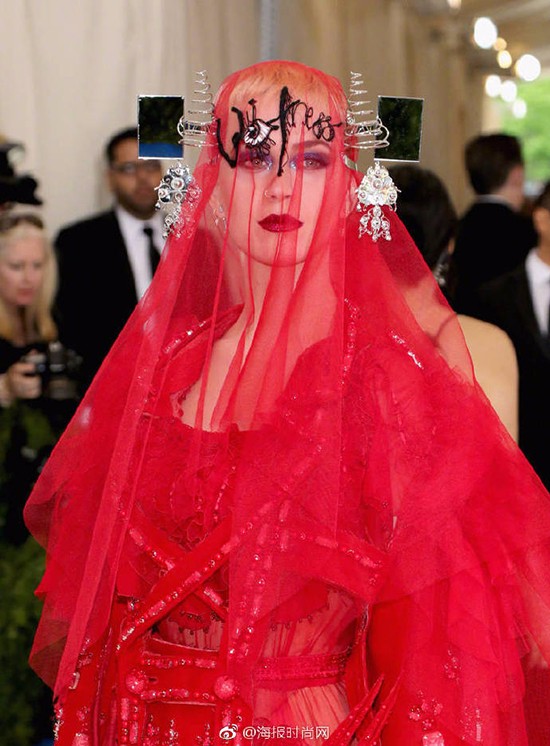 大幂幂大表姐美得稳妥可我更喜欢“玩很大”的日日和水果姐！