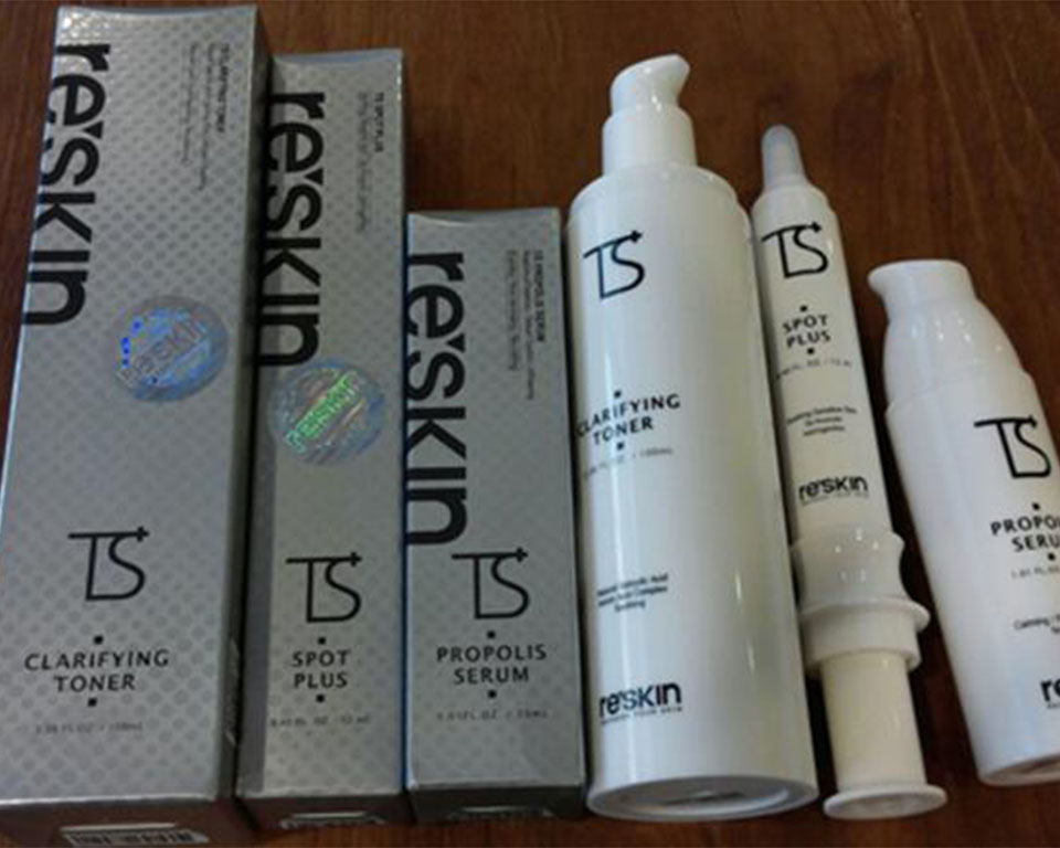 男孩额头长痘是什么原因,眉毛和额头长痘怎么回事