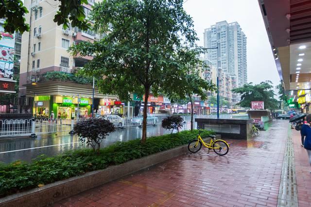 它要做江南西的兰桂坊！凌晨4点，还有很多人不肯回家……