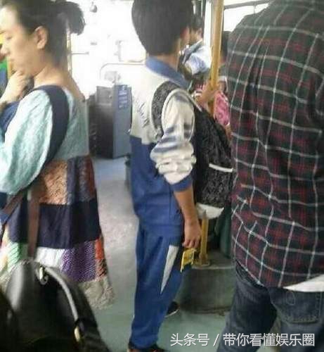 易烊千玺令人发指的照片,易烊千玺的100个细节