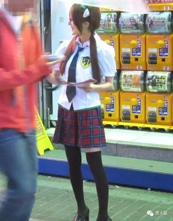 日本街头卖小吃的小姐姐,日本街头jk