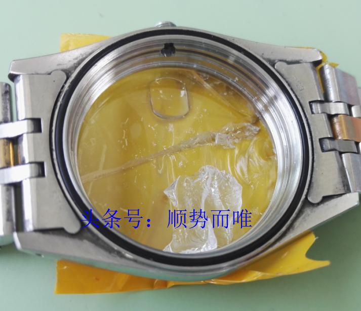 沈阳修表师傅经验分享，帝陀表换蓝宝石表镜这个步骤要注意！