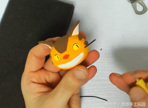 创意diy粘土制作,还记得宫崎骏动画里的(龙猫)猫巴士吗