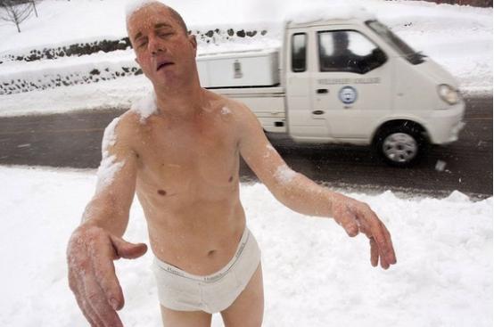 服药后晒被失足坠楼，*眠药安**：怪我咯？