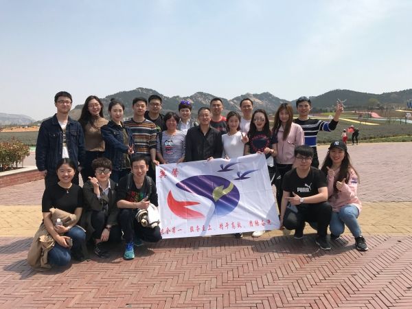 山航烟台地服,山航地勤制服红色