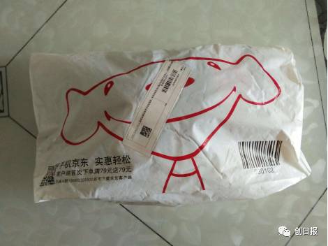 刘强东点名快递小哥月入8万,刘强东说给快递小哥工资翻倍