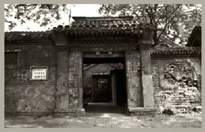 中国夺宝奇兵：圆明园有具男尸命根子丢了，唯一线索是瓶花露水