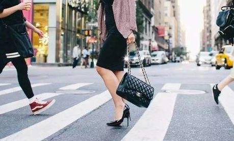 国外买奢侈品真的便宜吗,国外买奢侈品真的那么便宜吗