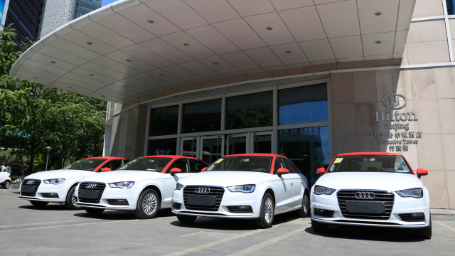 速递｜一张嘴就让人“吃屎垫垫”，EZZY是个怎样的汽车分时租赁？