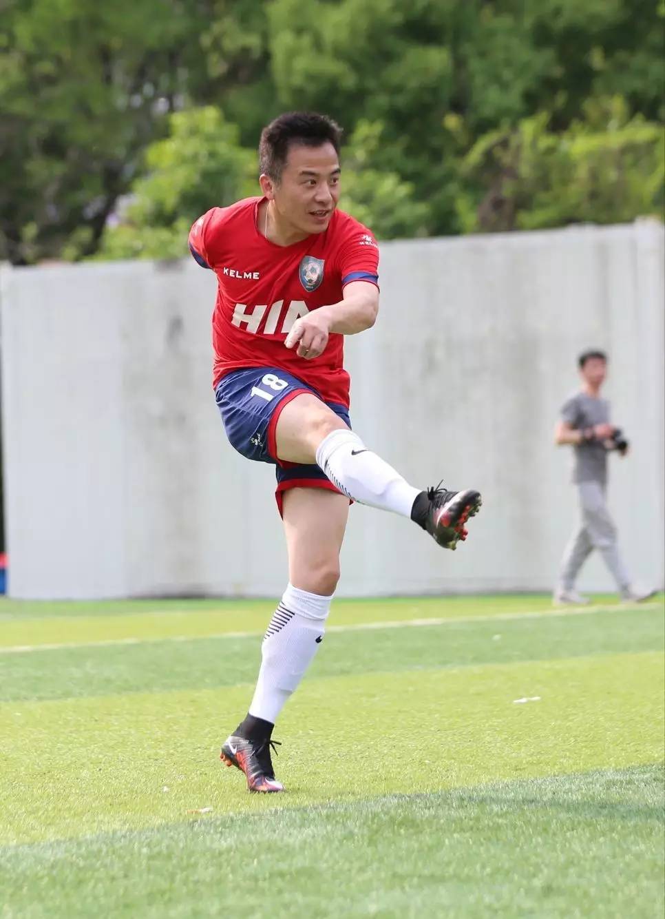 他们上演了一场杭州版实况足球，用爱搭起希望的桥梁！