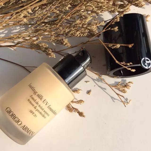 杨幂脸和手臂全涂了粉底,杨幂迪丽热巴看了都心动