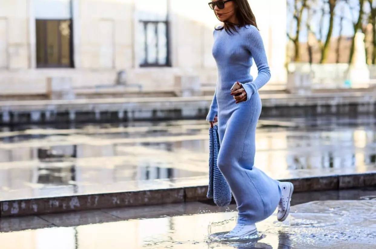 最近杨幂在机场现身变化让人惊讶,杨幂把机场当个人t台秀