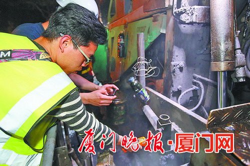 滚烫的沥青泼在车上漆面会损坏吗,滚烫的沥青路面