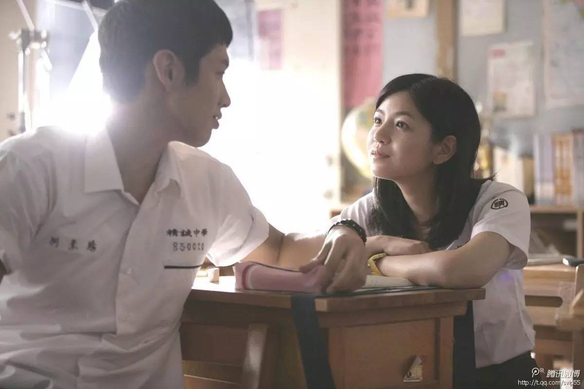 女朋友生气不理人不回信息怎么哄,跟别的女生聊天女朋友生气怎么哄