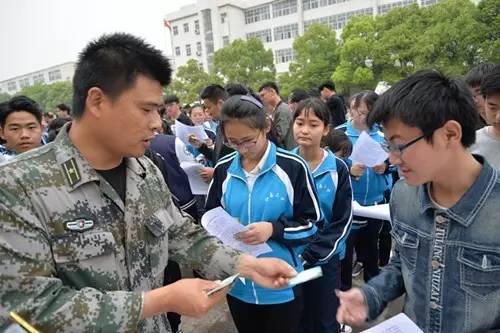 宣传征兵入伍,全国多地开展征兵宣传进校园活动