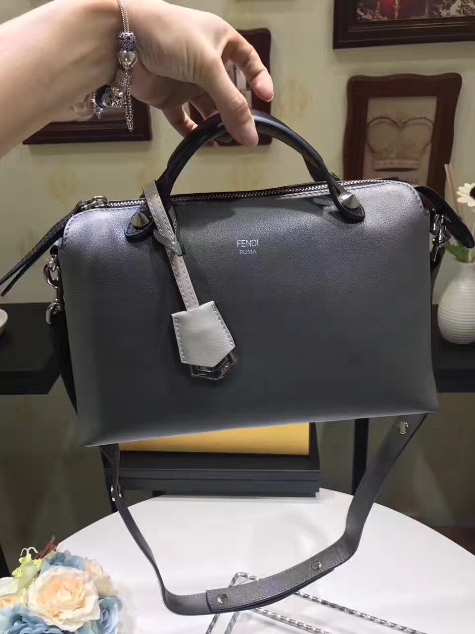 fendi包包最新款,fendi包的经典款