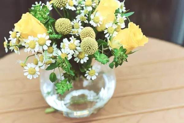 花艺步骤图,适合初冬的花艺