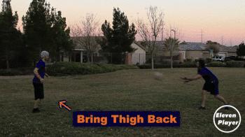 足球单手扑高空球技巧,足球高空球怎么解围