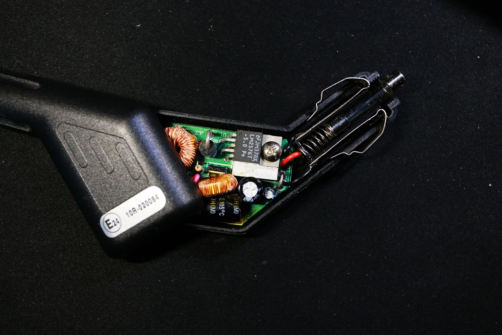 家用汽车充电器怎么用安全,汽车电瓶充电器安全吗