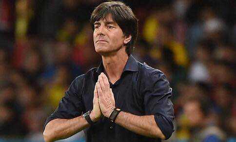 韩国总统文在寅青瓦台办公,文在寅韩国共同民主党党首