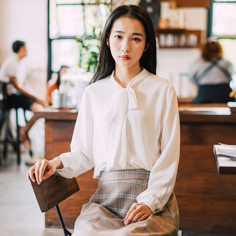 一件文艺的衬衫也能搭出高级感,超舒服的文艺范花衬衫