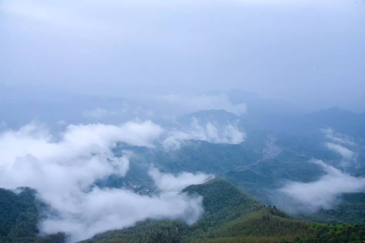 北石：江西上饶灵山告诉我，原来石头也可以一柱擎天！