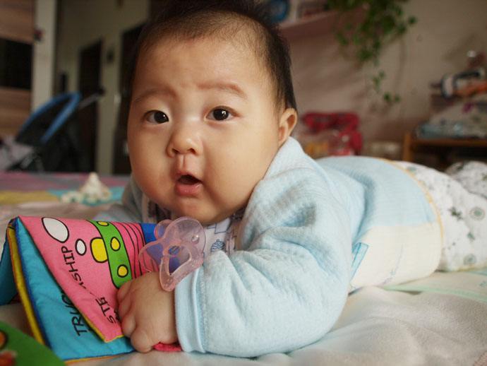 安抚奶嘴会不会把嘴巴变臭,宝宝长期吸安抚奶嘴嘴唇会变丑吗