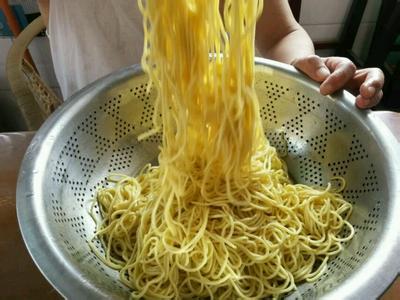 一天卖50份凉面能挣多少钱,卖凉面一个月能赚多少钱