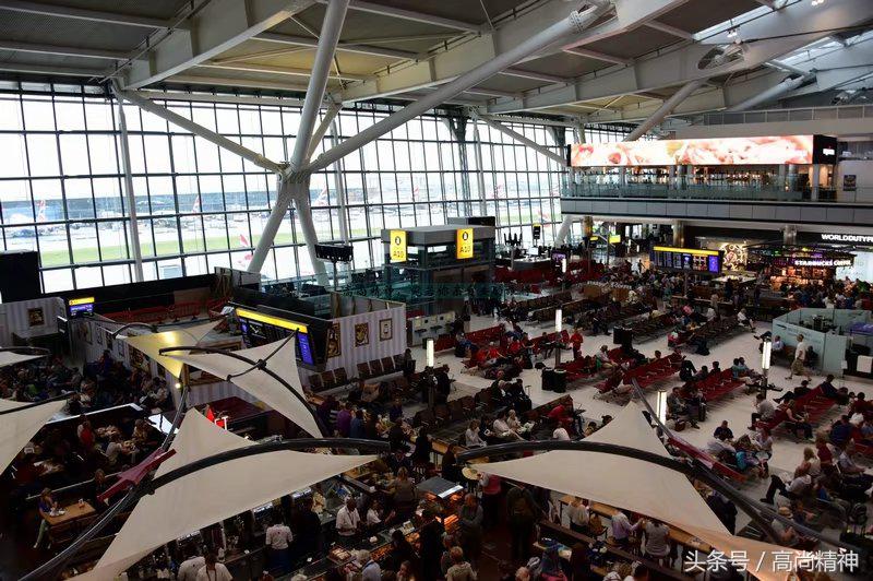 男子踩飞行板飞越英吉利海峡,法国飞人23分钟飞越英吉利海峡