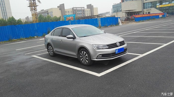 17款大众速腾豪华版驾车感受,18款速腾白色雅士银对比