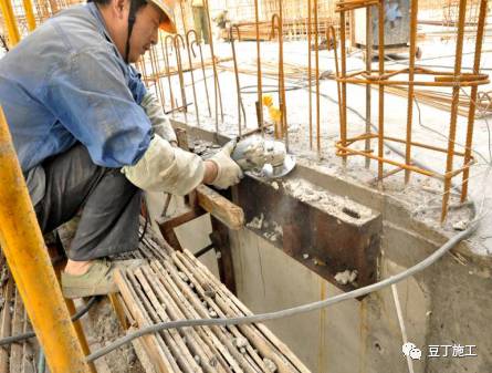 建筑工程什么时候要求设置施工缝,施工缝一般留在哪些部位如何处理