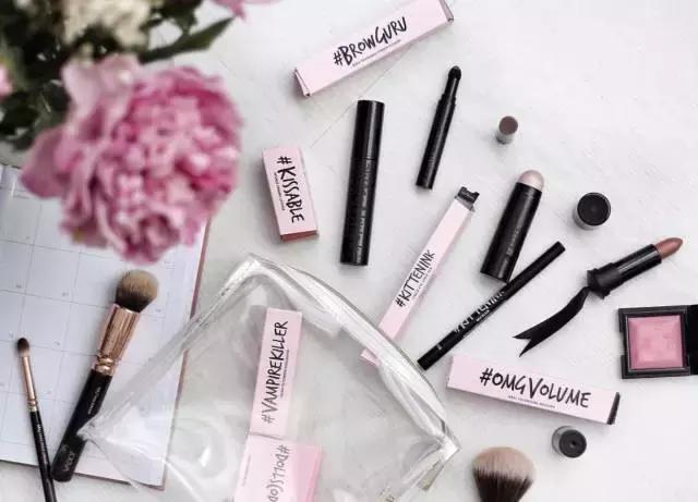 卖衣服每次都要跑去进货吗,卖衣服的都会打扮吗