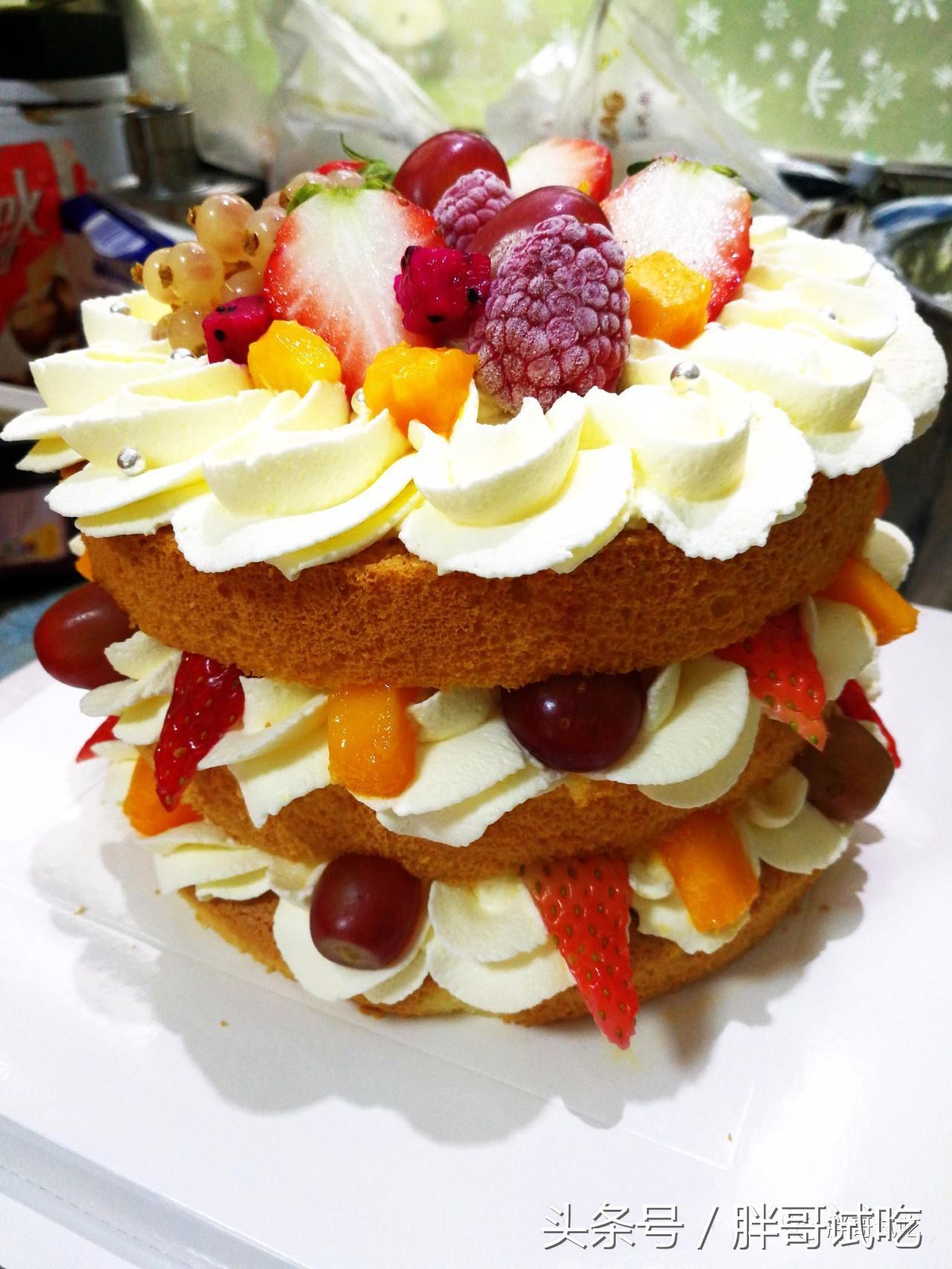 胖哥冻干草莓,韩国小胖哥吃草莓加奶油