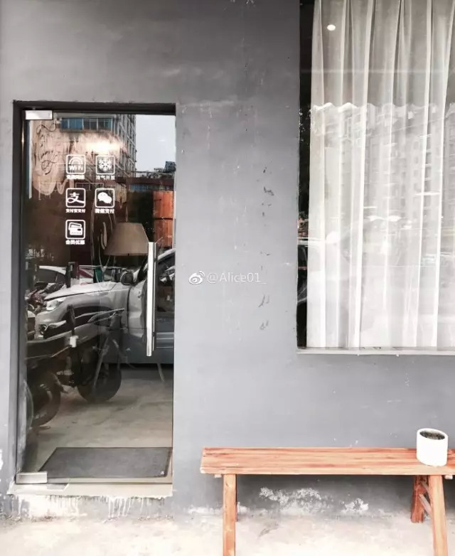 和喜欢的人下午喝咖啡,咖啡店和喜欢的人一起去