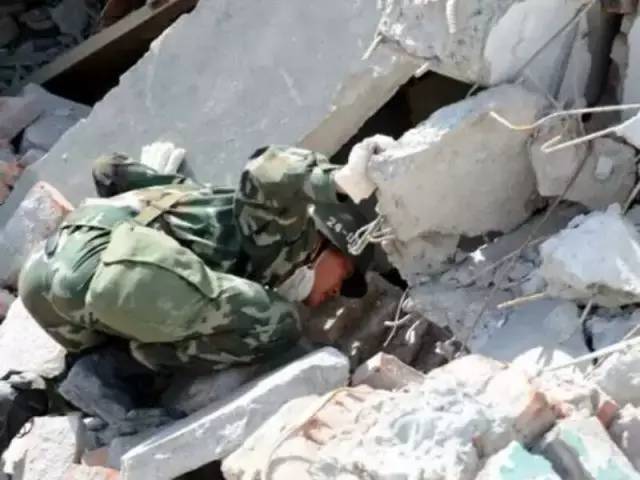 汶川逆行视频完整版,汶川最美逆行者图片