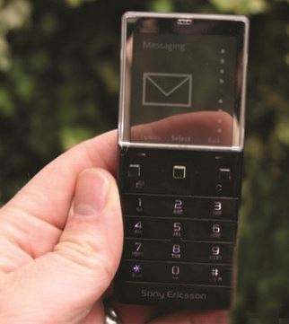 目前最流行全面屏手机,全面屏手机为什么比十年前好看