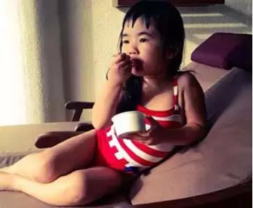 各种各样的冰淇淋怎么吃,吃冰淇淋的样子