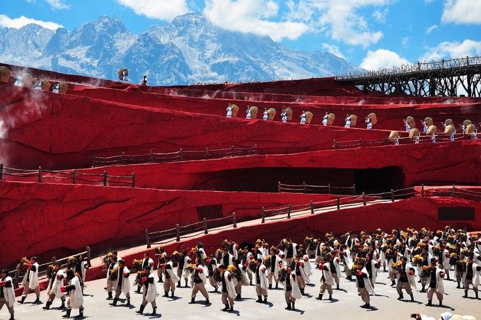 玉龙雪山纳西人心中的神山,玉龙雪山是当地纳西族的神山