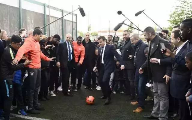 39岁总统帅小伙儿和64岁第一夫人来了！这一种“人生赢家”的人生……