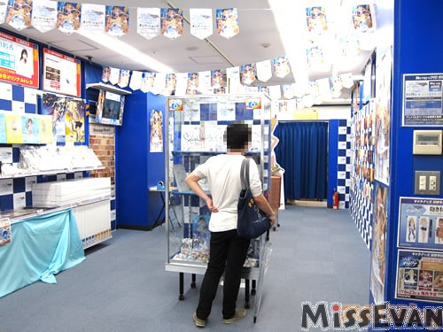 「在地下城寻求邂逅是否搞错了什么剑姬神圣谭OnlyShop」举办