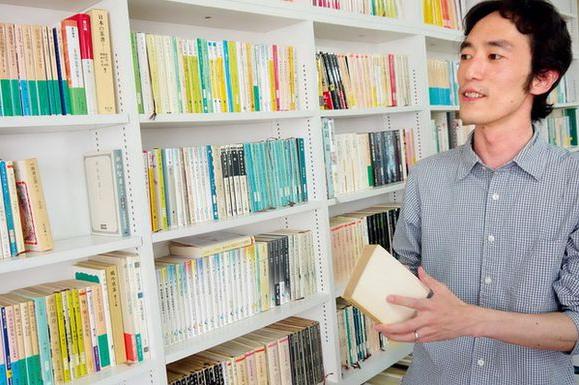 日本流行小说家森见登美彦的有趣来源于何处？