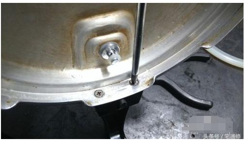 高压锅手柄处漏气维修视频,高压锅气阀顶不上去怎么回事