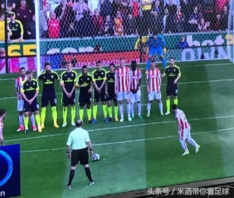 足球那些搞笑画面,科斯塔踢比赛的图片