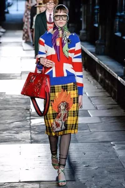 2017蛇与骨的华丽融合!古驰又承包了我下半年的钱包了!