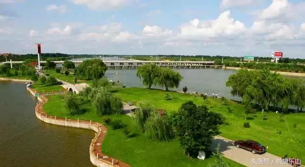 对不起，我要去夹江“区”了！