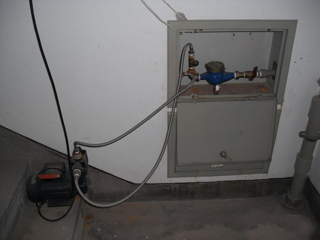 水桶自制太阳能,用矿泉水瓶做太阳能热水器手工