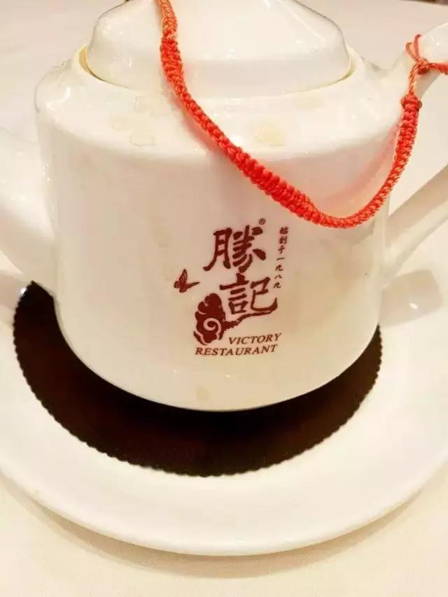 早餐店的LV：28元的油条，11元的豆浆（我不会点第二次了）